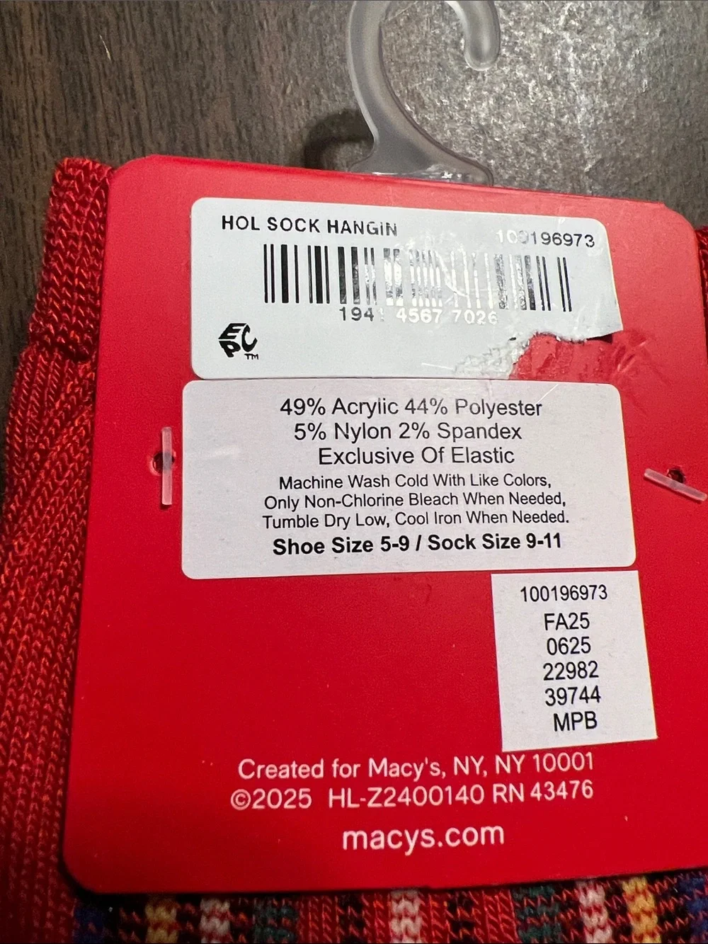 NWT Men’s Holiday Lane Red Plaid Casual Socks